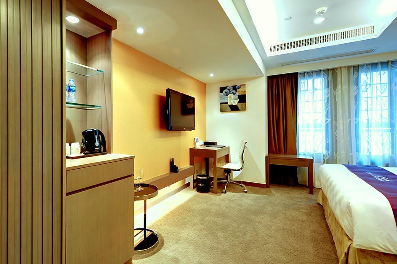 The Bauhinia Hotel - Central Hong Kong Exterior foto
